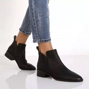 Dolce Vita Tessey Suede Ankle Booties